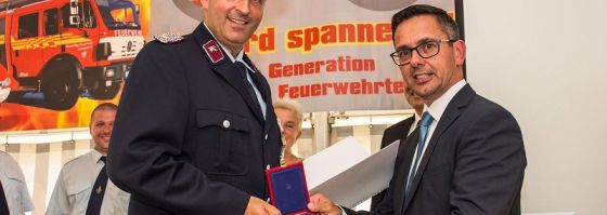 Feuerwehr-Steckkreuz in Gold für Grünbacher Wehrleiter