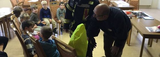 Kindergartenkid`s machen sich fit in Sachen Brandschutz