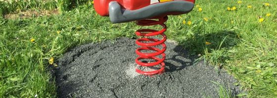 Neues Spielgerät wird fertig gestellt.