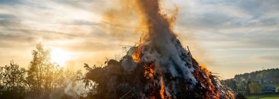 Fürs Höhenfeuer riss der Himmel auf